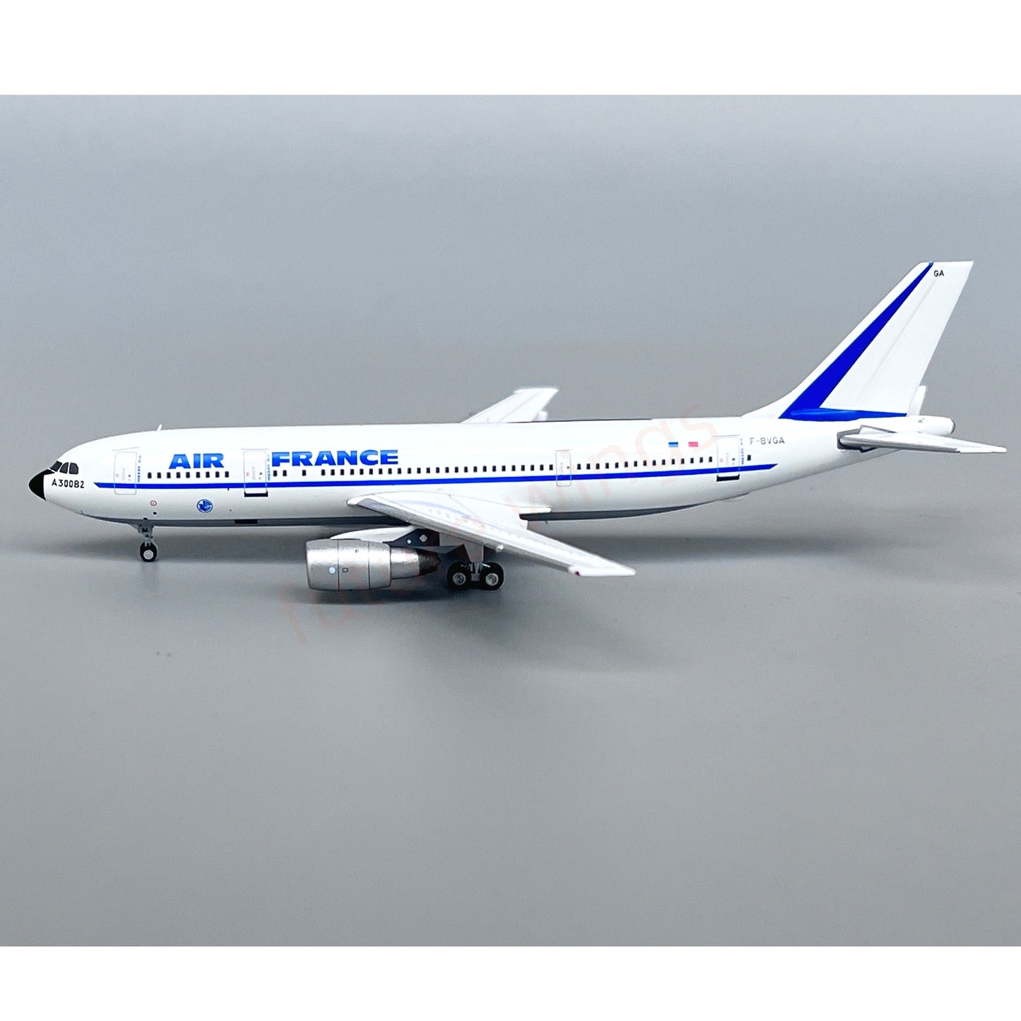 1:400 Yu Model YU30002 Air France A300B2 F-BVGA Aircraft Model+Free Tractor