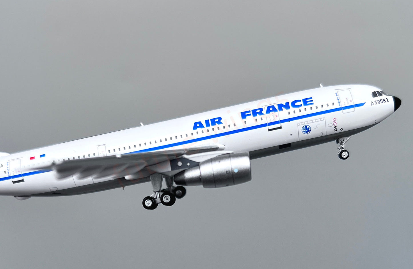 1:400 Yu Model YU30002 Air France A300B2 F-BVGA Aircraft Model+Free Tractor