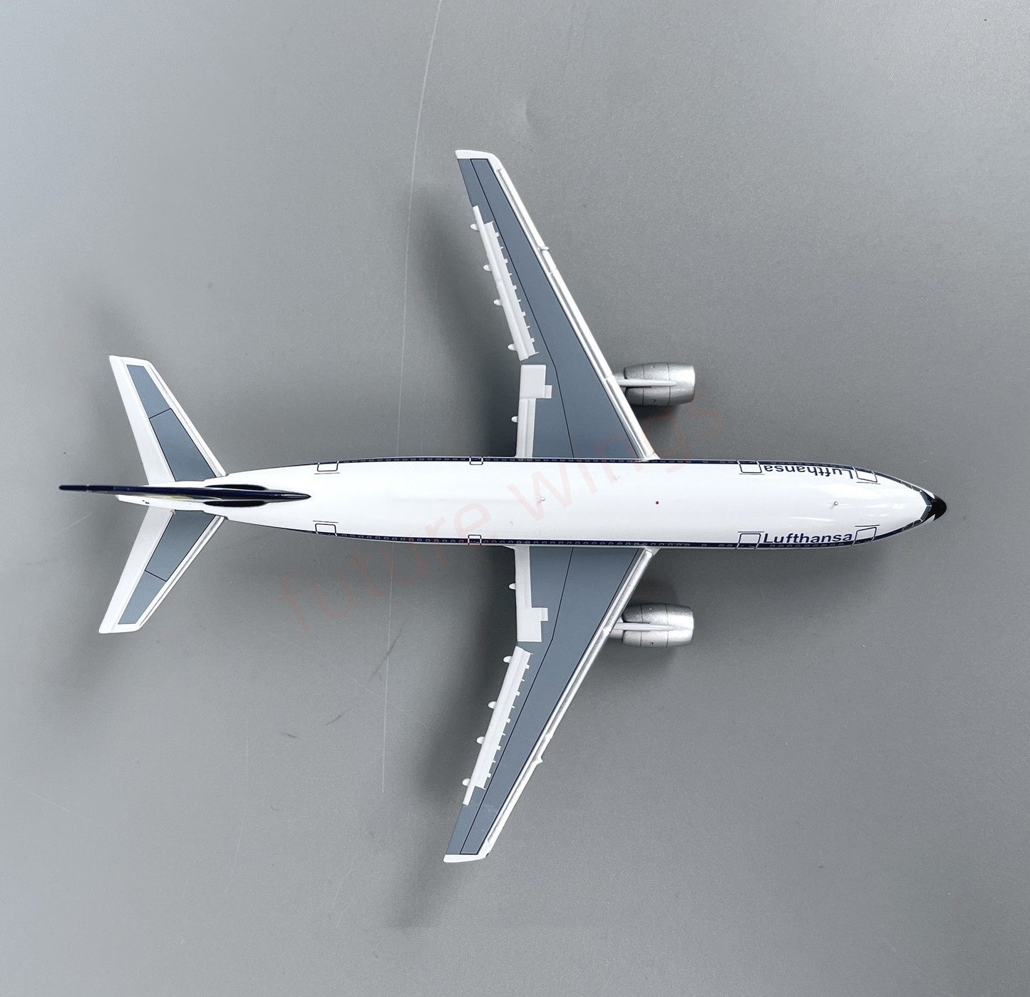 1:400 Yu Model YU30001 Lufthansa Airlines A300B2 D-AIAA Aircraft Model+Free Tractor