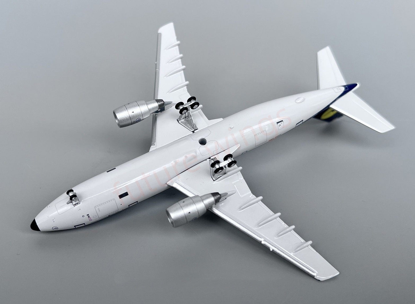 1:400 Yu Model YU30001 Lufthansa Airlines A300B2 D-AIAA Aircraft Model+Free Tractor