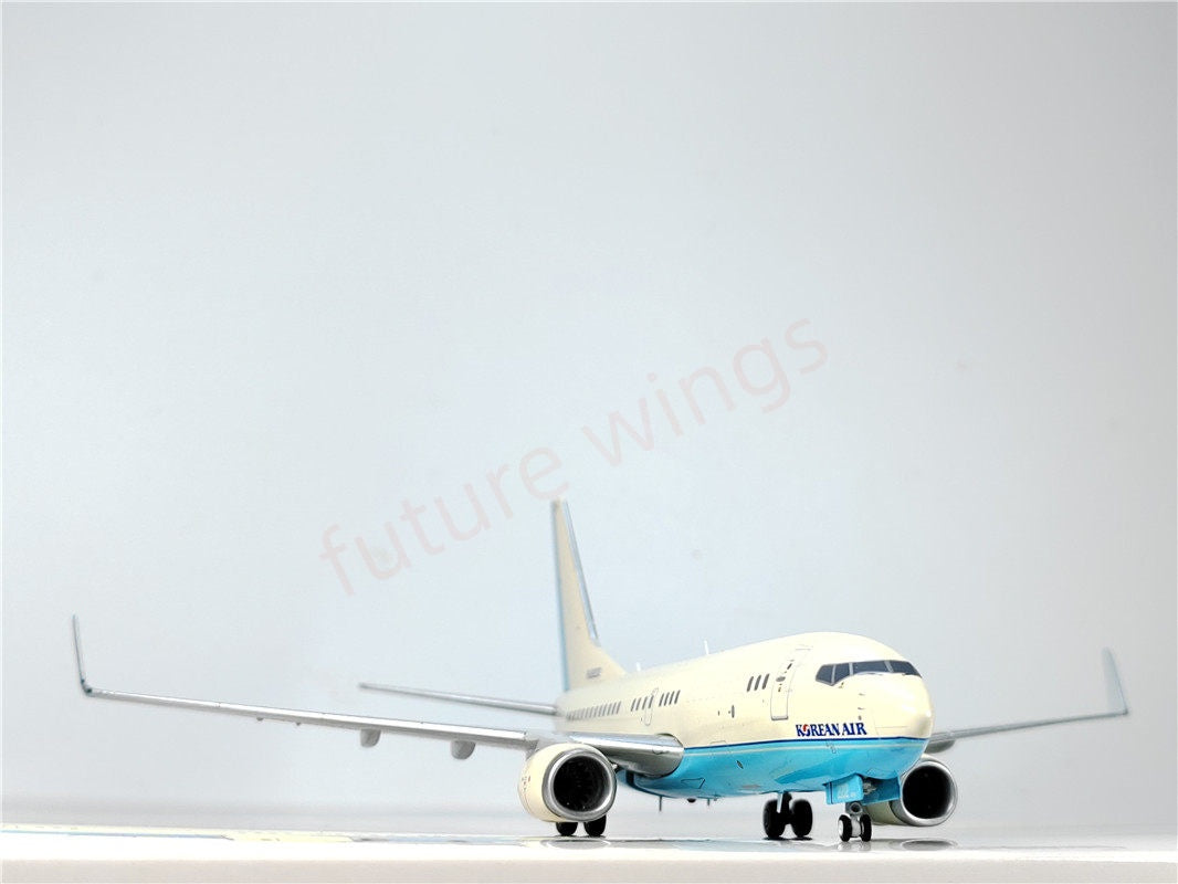1:200 JC Wings EW2737009 Korean Air B737-700 HL8222 Diecast Aircraft Model
