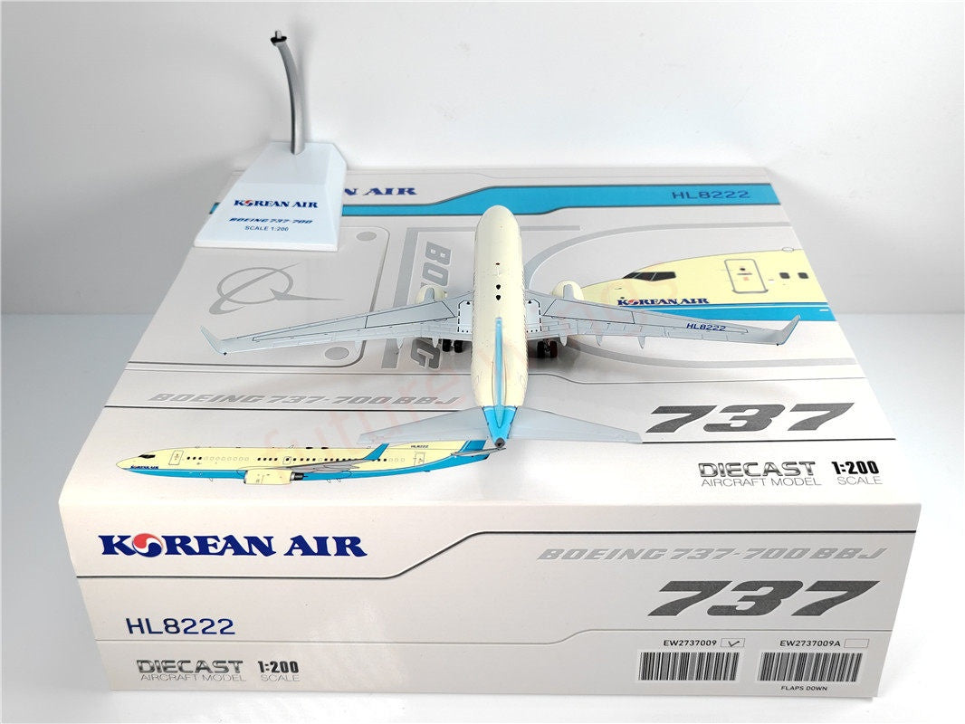 1:200 JC Wings EW2737009 Korean Air B737-700 HL8222 Diecast Aircraft Model