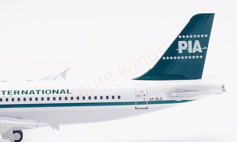 1:200 InFlight200 PIA B777 AP-BGY A320 AP-BLA 2IN1 Set Diecast Aircraft Model
