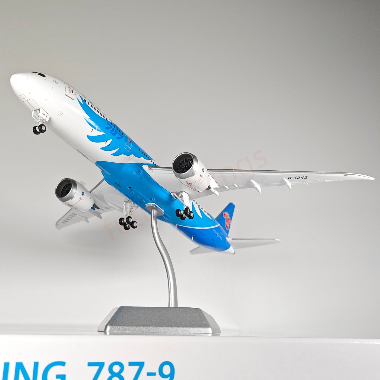 1:200 SQ Wings China Southern Airlines B787-9  B-1242 Diecast Aircraft Model