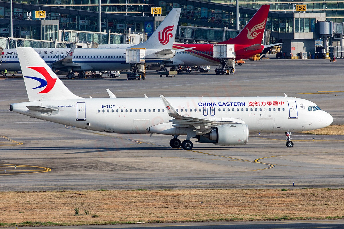 1:400 Geministar China Eastern Airlines A320neo B-32CT Aircraft Model+Free Tractor