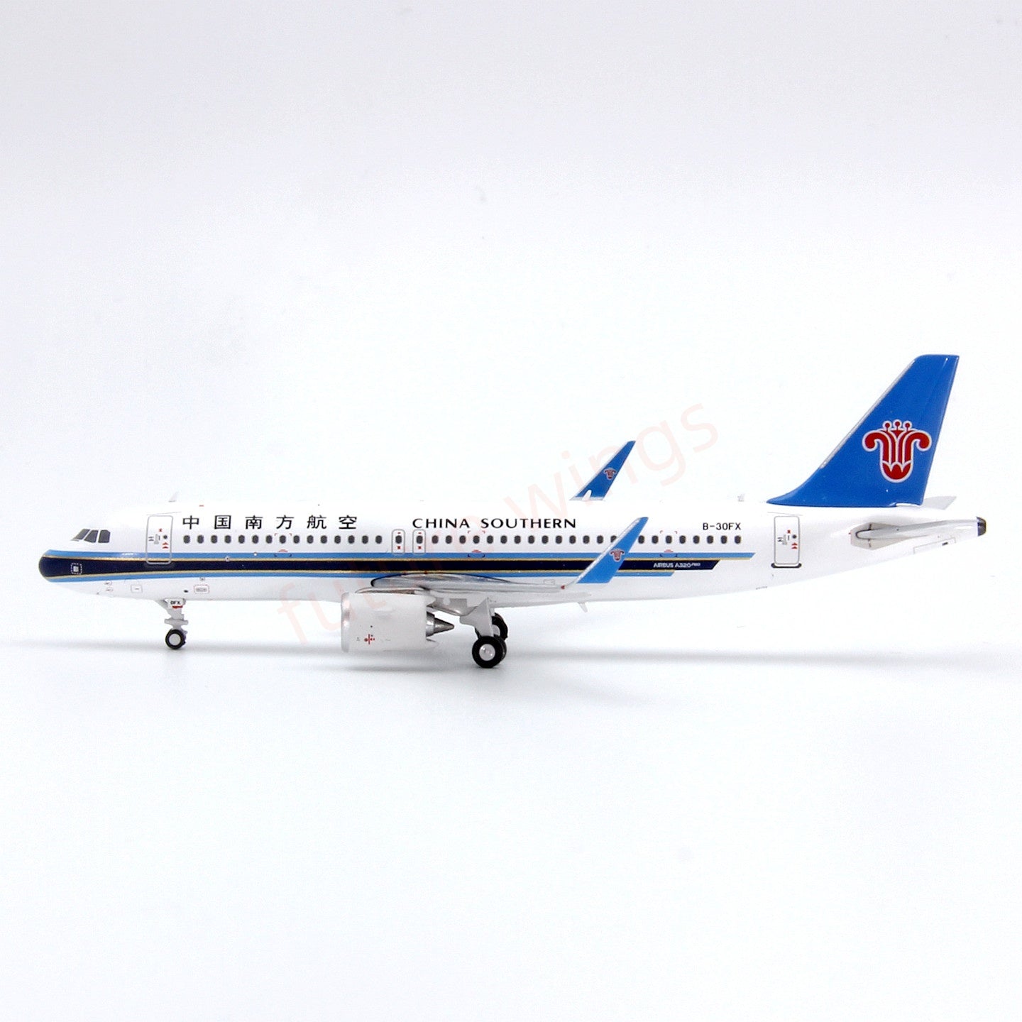 1:400 Geministar China Southern Airlines A320neo B-30FX Aircraft Model+Free Tractor