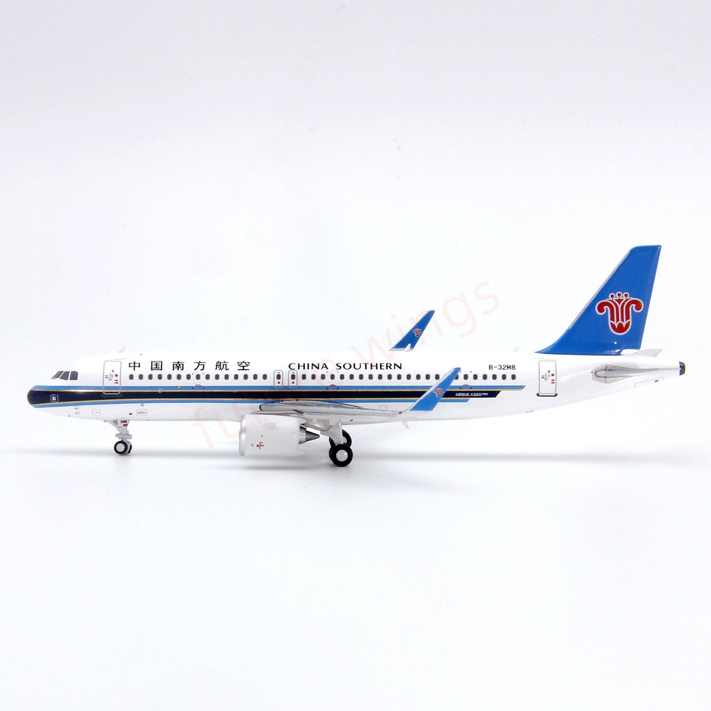 1:400 Geministar China Southern Airlines A320neo B-32M8 Aircraft Model+Free Tractor