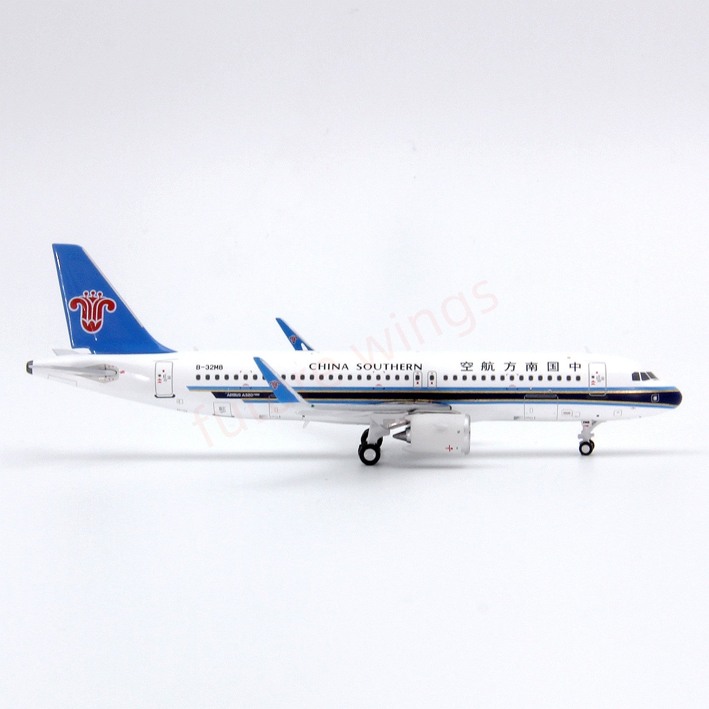 1:400 Geministar China Southern Airlines A320neo B-32M8 Aircraft Model+Free Tractor