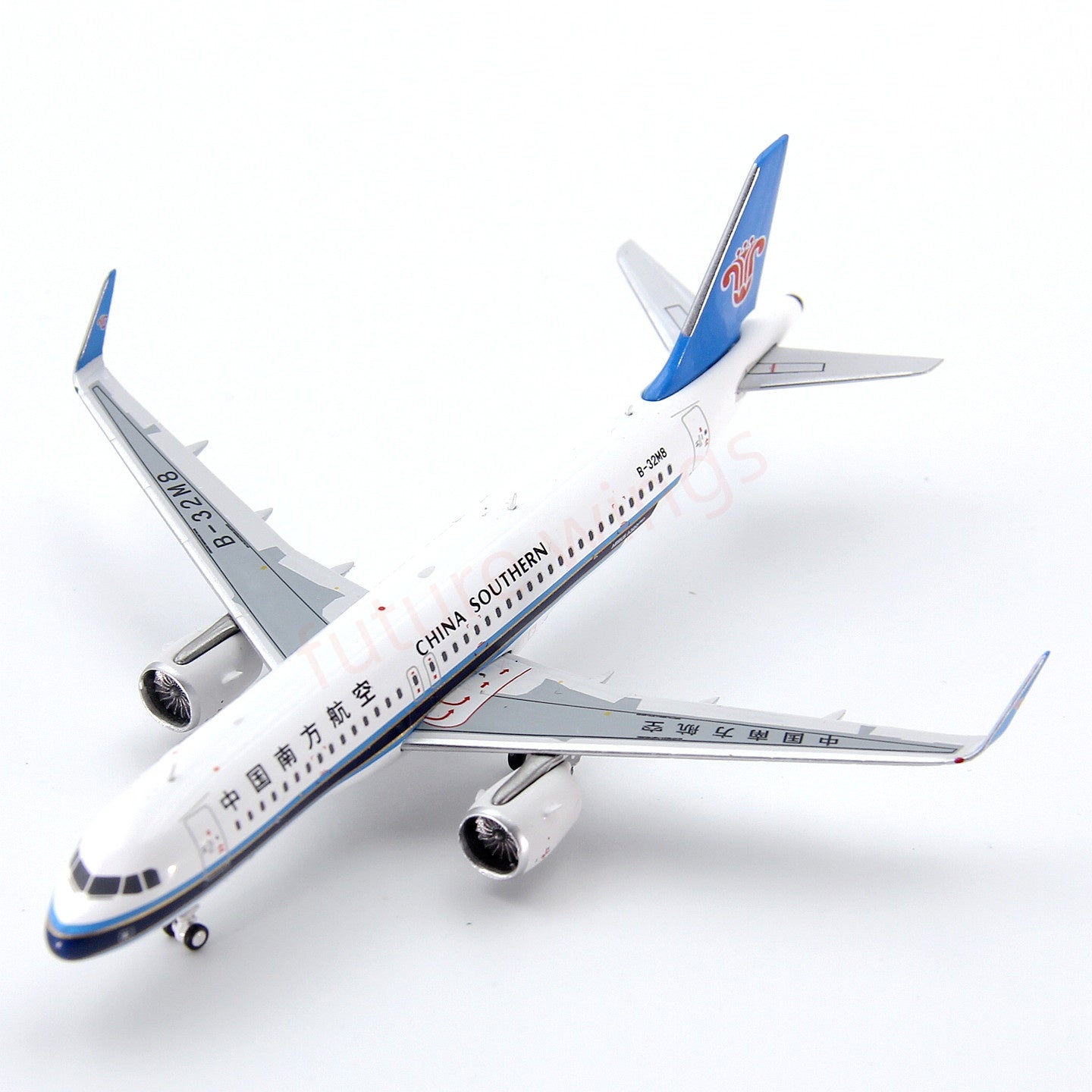 1:400 Geministar China Southern Airlines A320neo B-32M8 Aircraft Model+Free Tractor