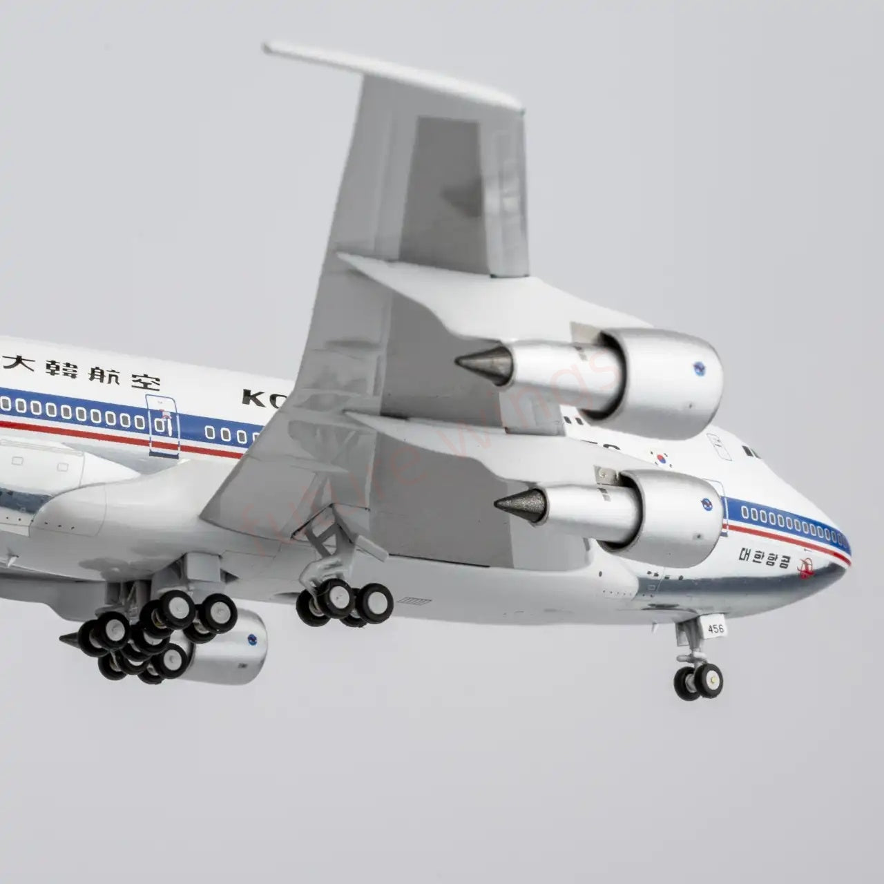 1:400 NG Models NG07043 Korean Airlines B747SP HL7456 Aircraft Model+Free Tractor