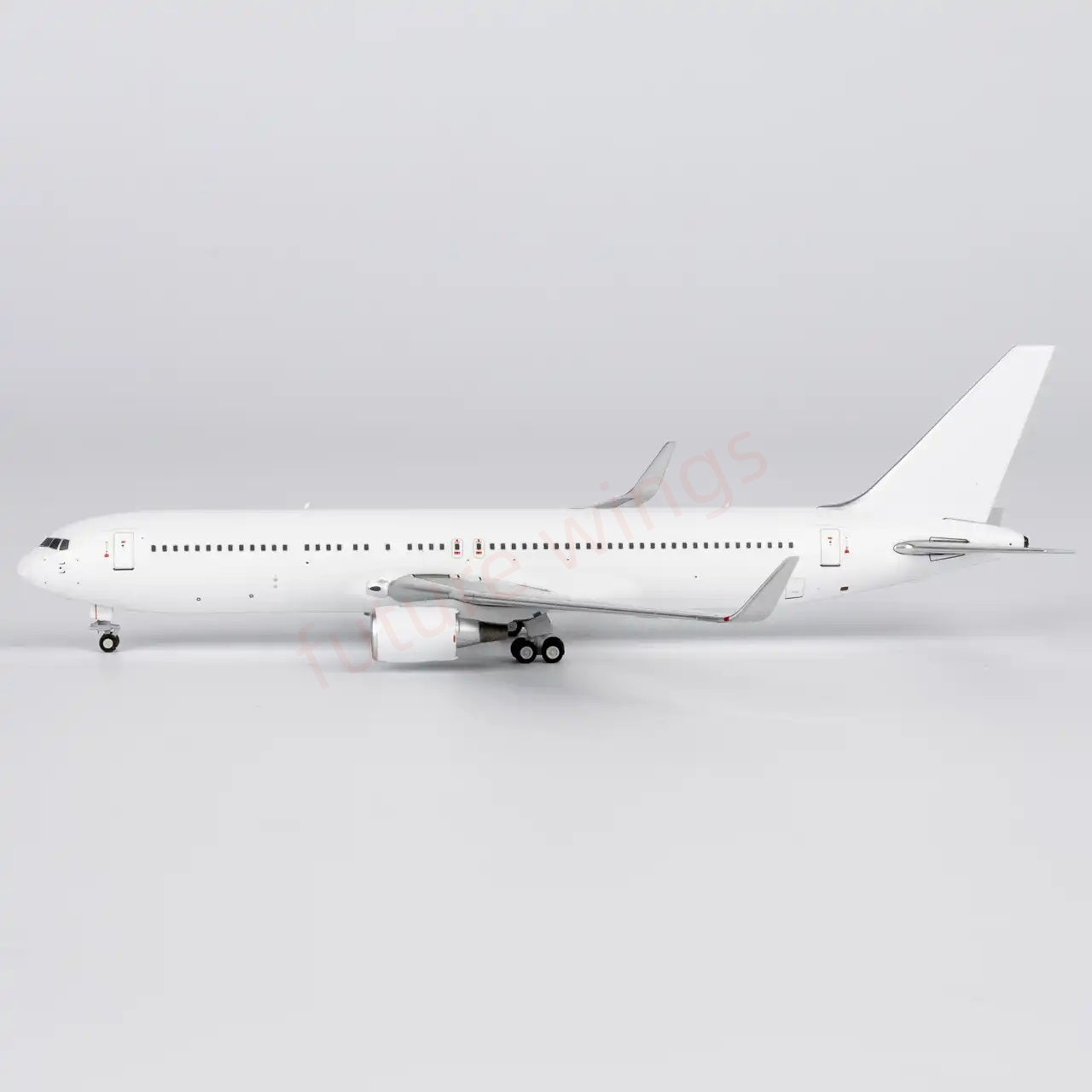 1:400 NG Models NG17000 B767-300ER Blank Aircraft Model+Free Tractor