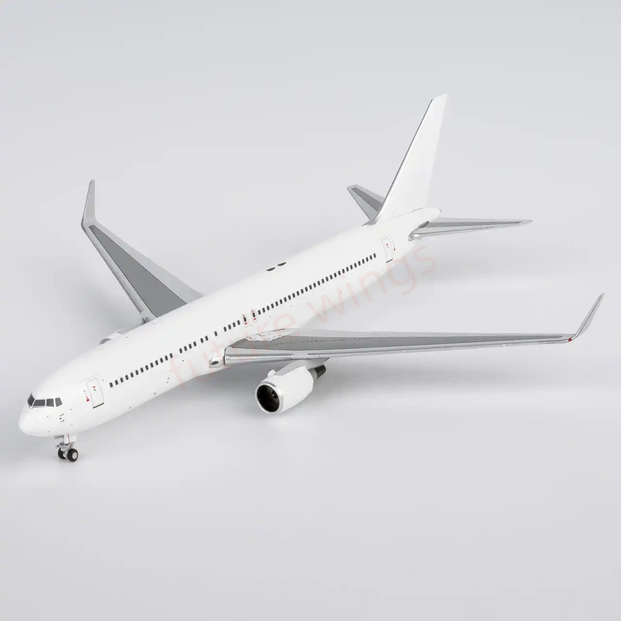 1:400 NG Models NG17000 B767-300ER Blank Aircraft Model+Free Tractor