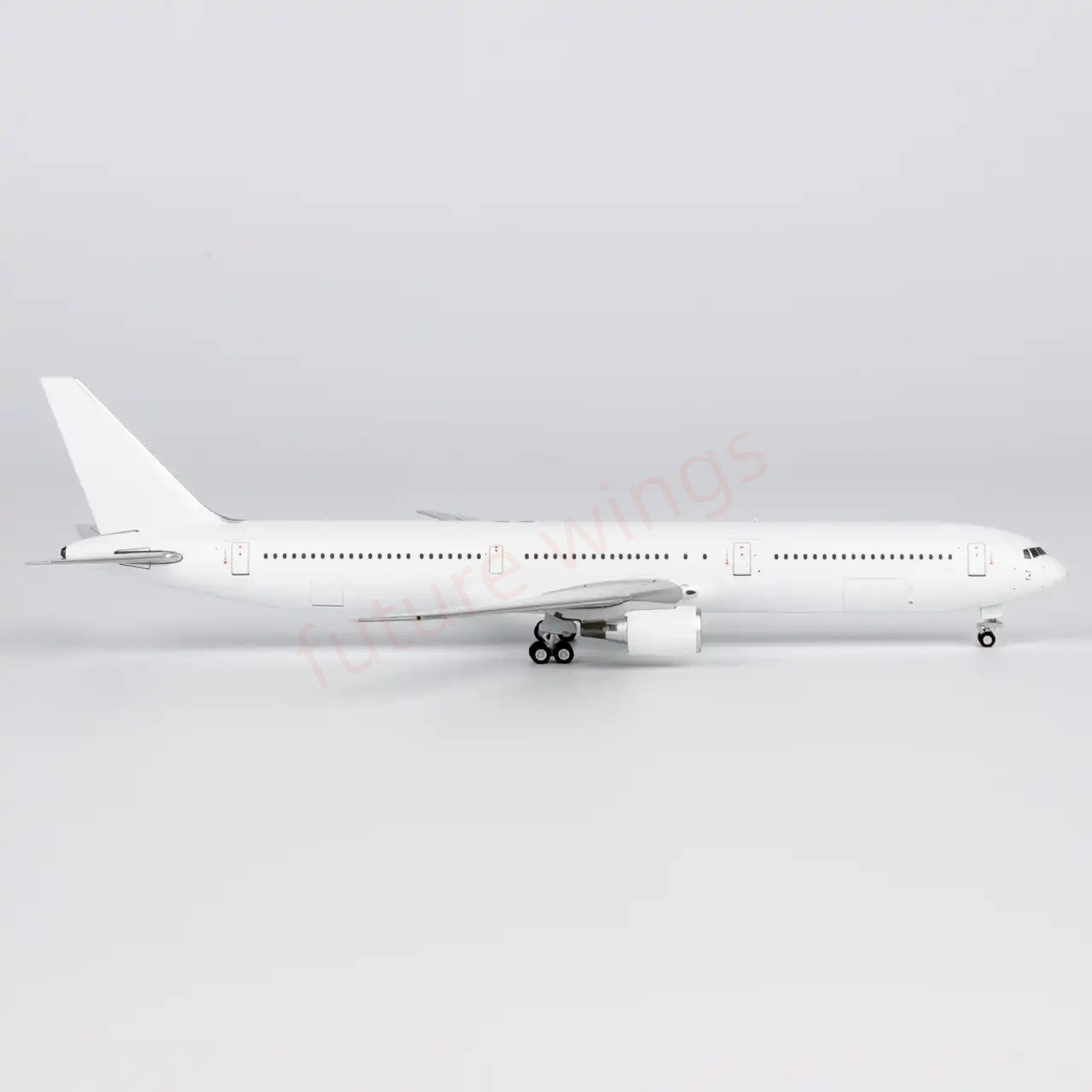 1:400 NG Models NG18000 B767-400ER Blank Aircraft Model+Free Tractor