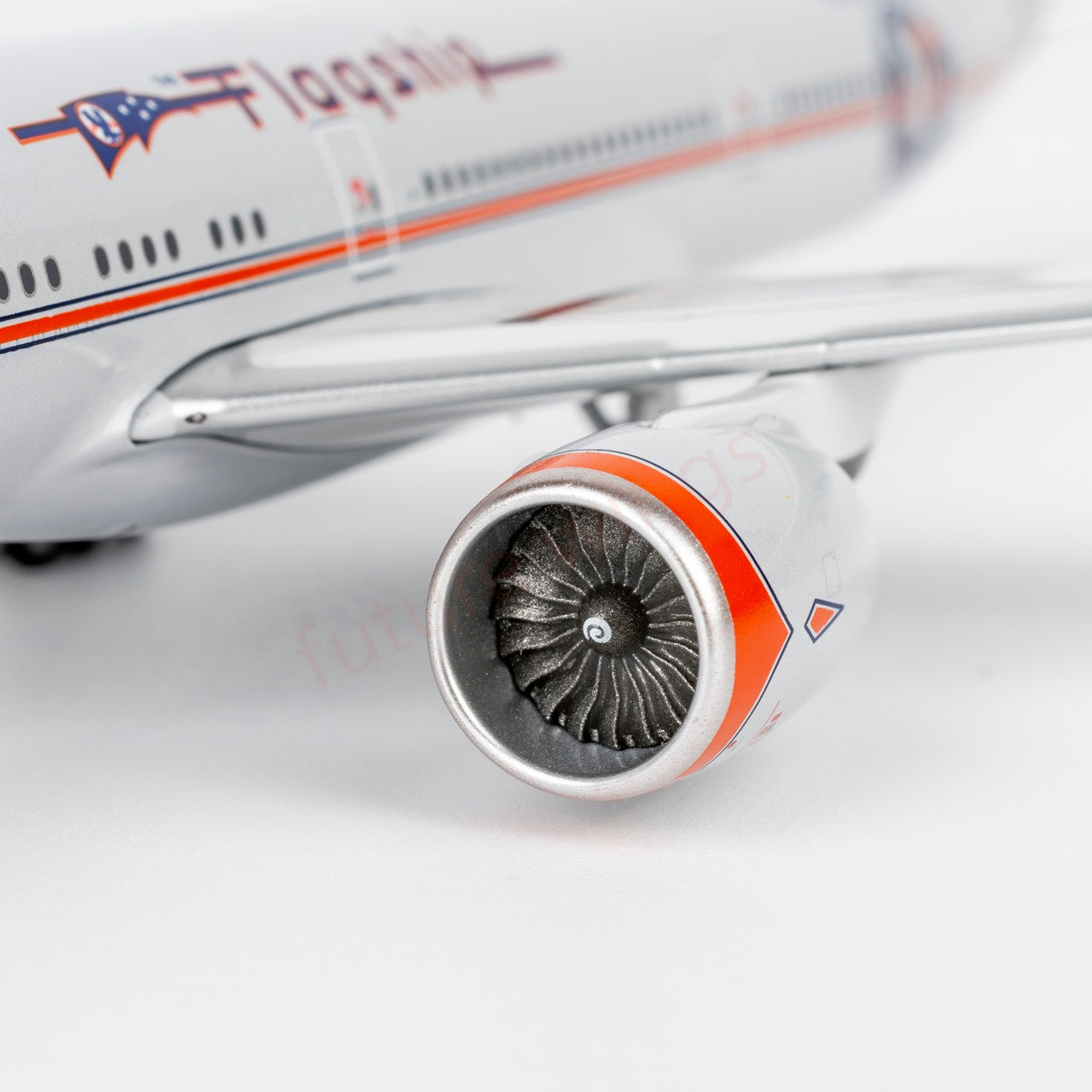 1:400 NG Models NG73090 American Airlines B777-300ER N735AT Aircraft Model+Free Tractor
