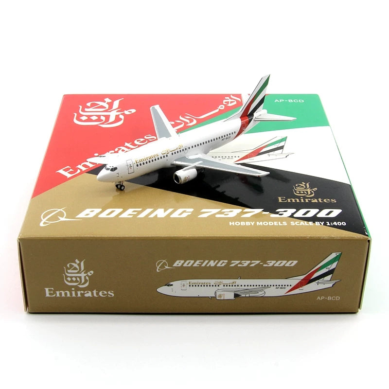 1:400 C Model Emirates Airways B737-300 AP-BCD Aircraft Model+Free Tractor