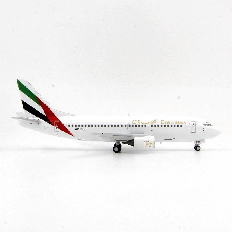 1:400 C Model Emirates Airways B737-300 AP-BCD Aircraft Model+Free Tractor