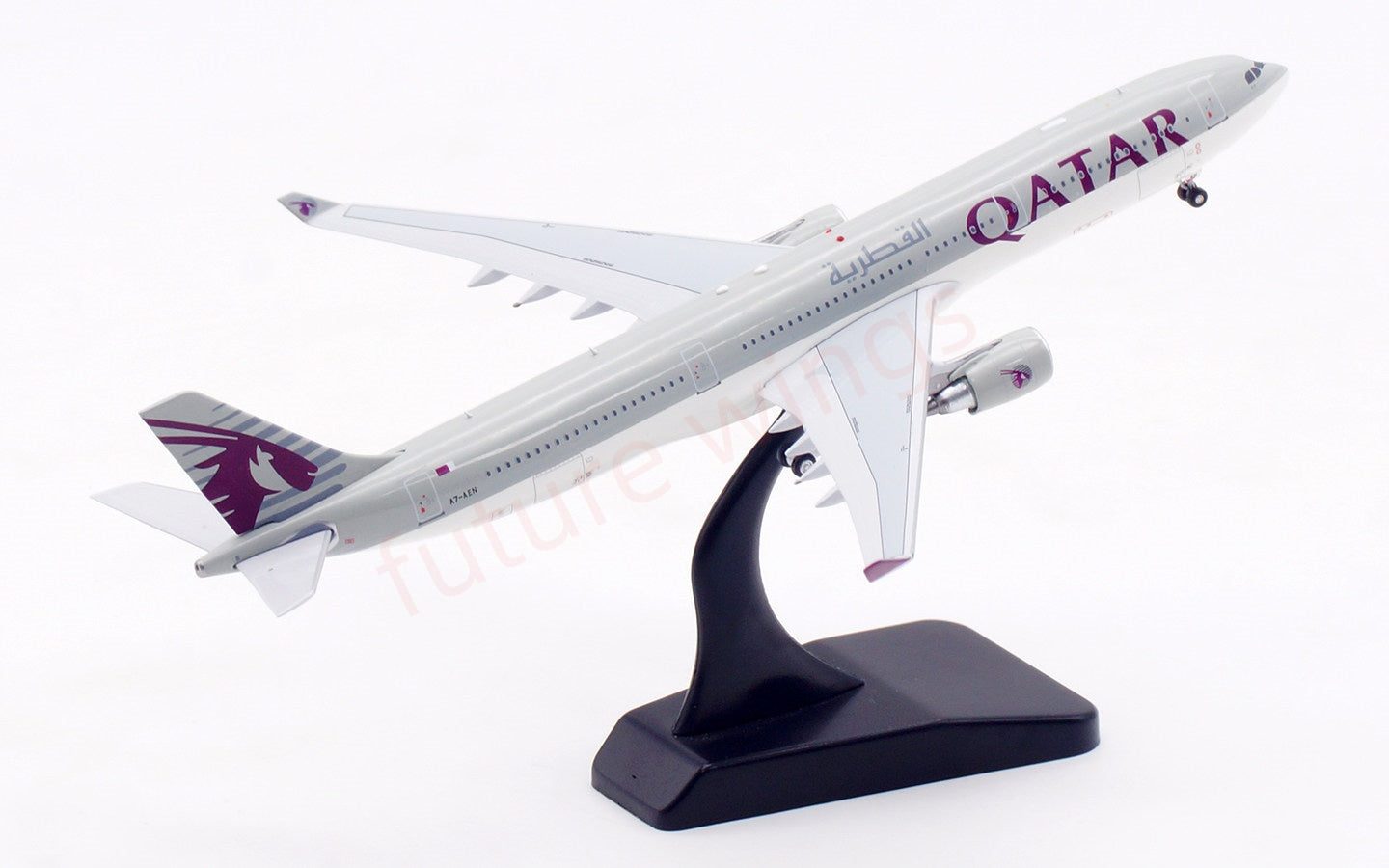 1:400 Aviation400 Qatar Airways A330-300 A7-AEN Aircraft Model Free Tractor+Stand
