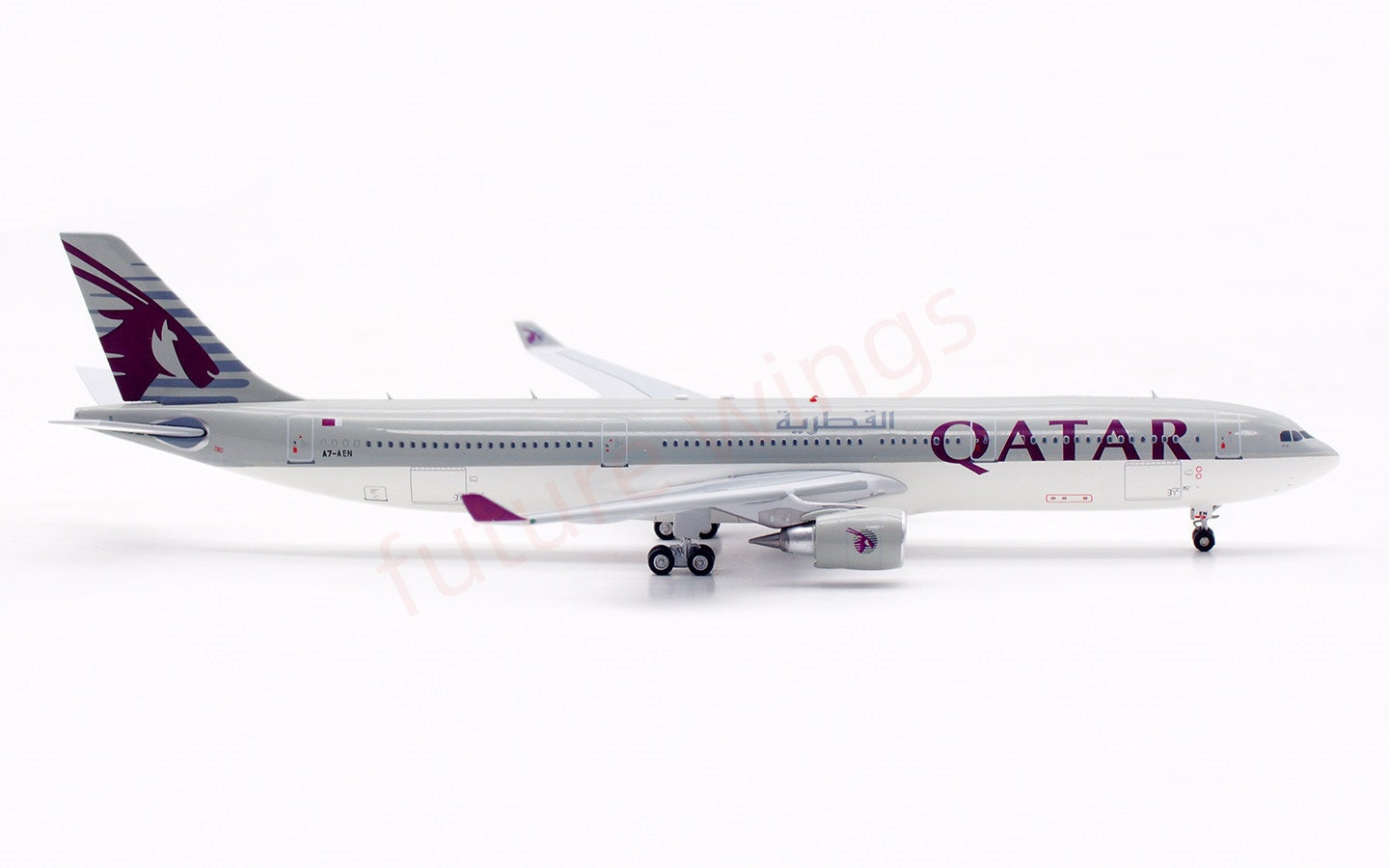 1:400 Aviation400 Qatar Airways A330-300 A7-AEN Aircraft Model Free Tractor+Stand