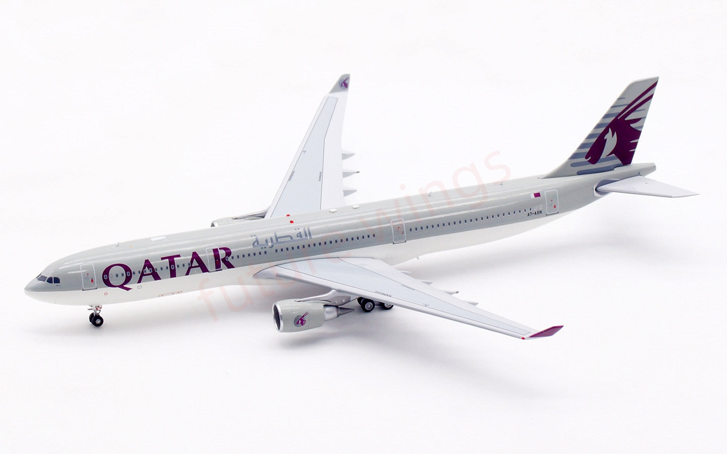 1:400 Aviation400 Qatar Airways A330-300 A7-AEN Aircraft Model Free Tractor+Stand
