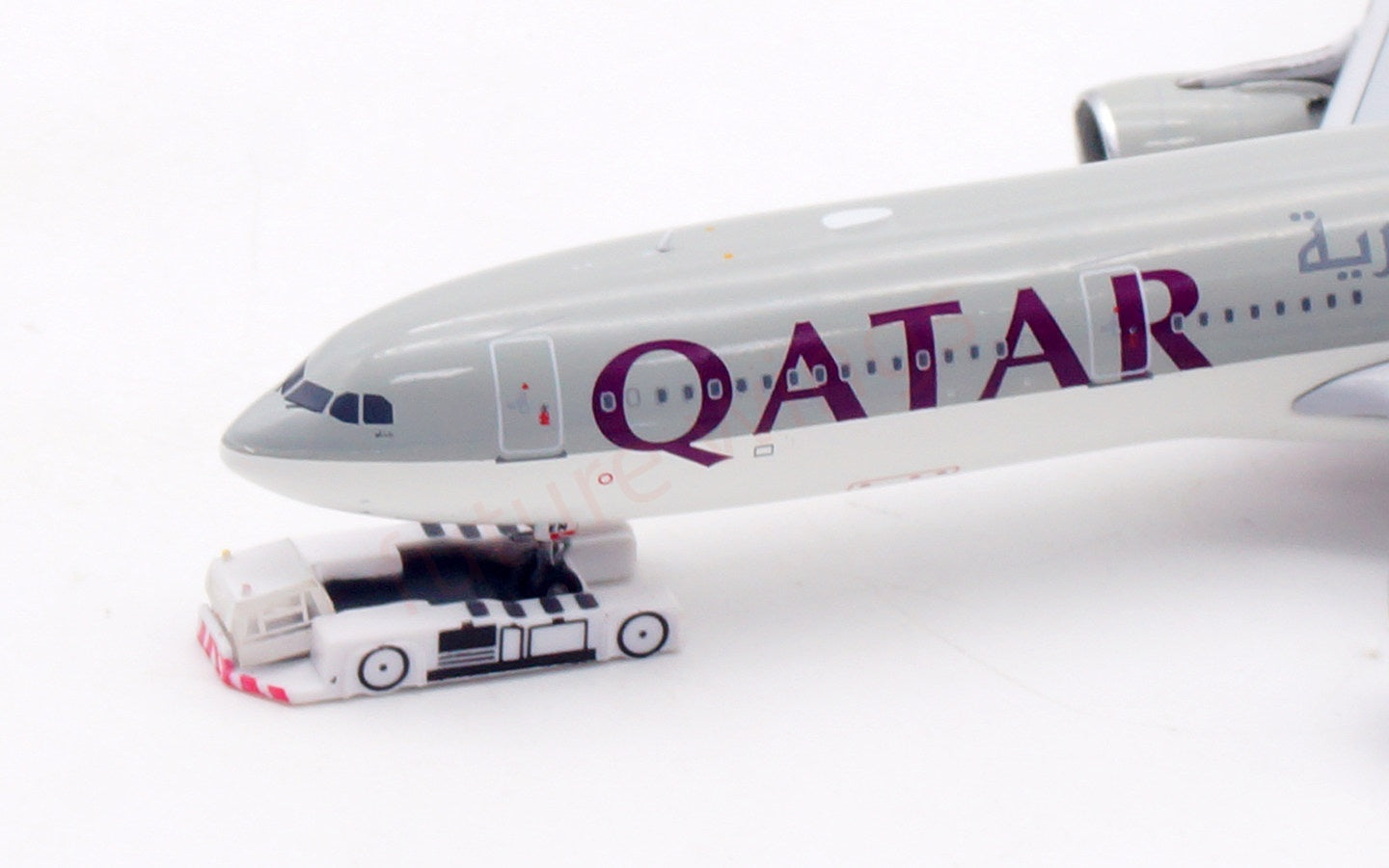 1:400 Aviation400 Qatar Airways A330-300 A7-AEN Aircraft Model Free Tractor+Stand