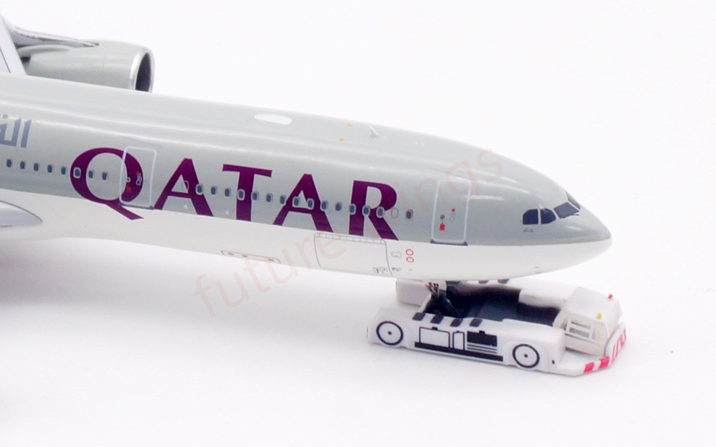 1:400 Aviation400 Qatar Airways A330-300 A7-AEN Aircraft Model Free Tractor+Stand