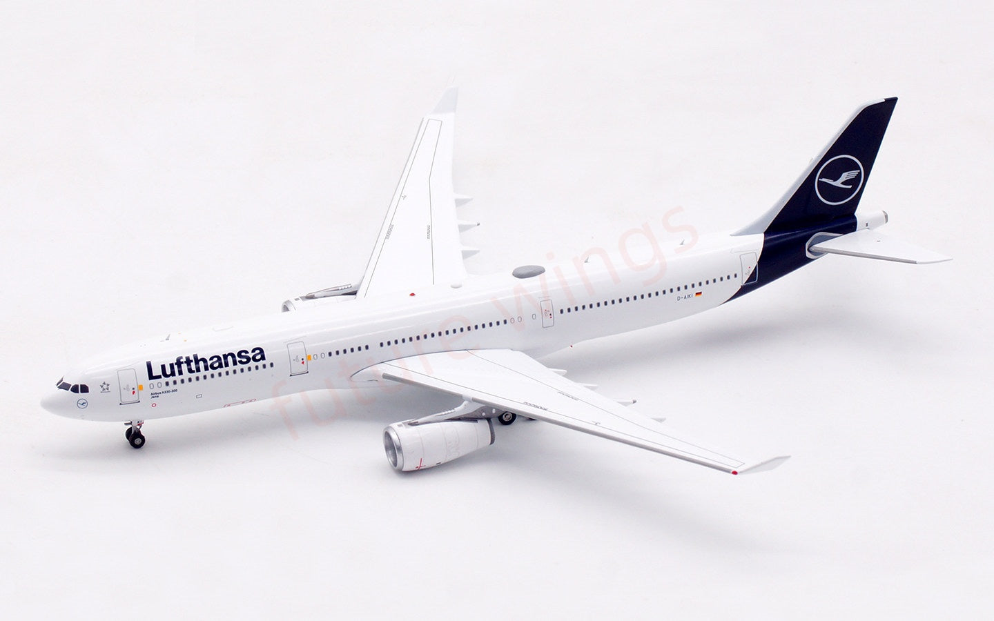 1:400 Aviation400 Lufthansa Airlines A330-300 D-AIKI Aircraft Model Free Tractor+Stand
