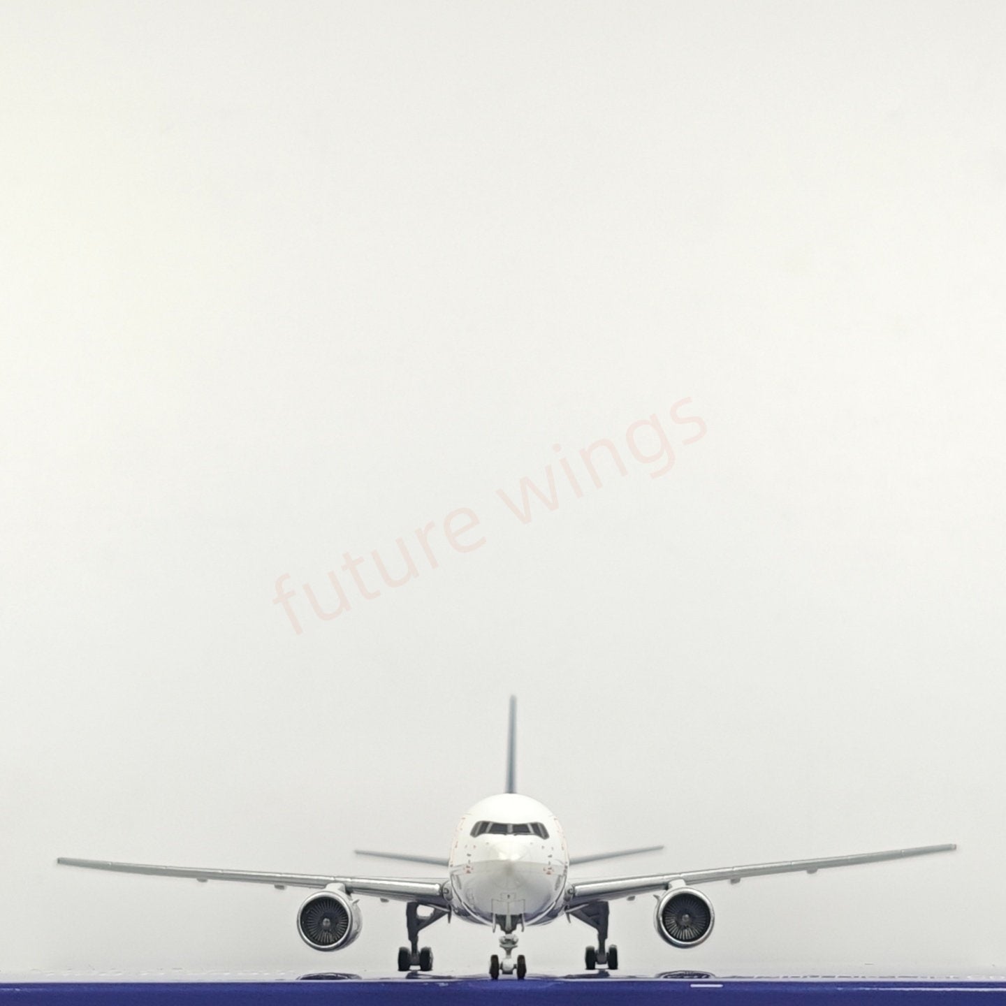 1:400 YQ Model Hainan Airlines B767-34PER B-2490 Aircraft Model+Free Tractor