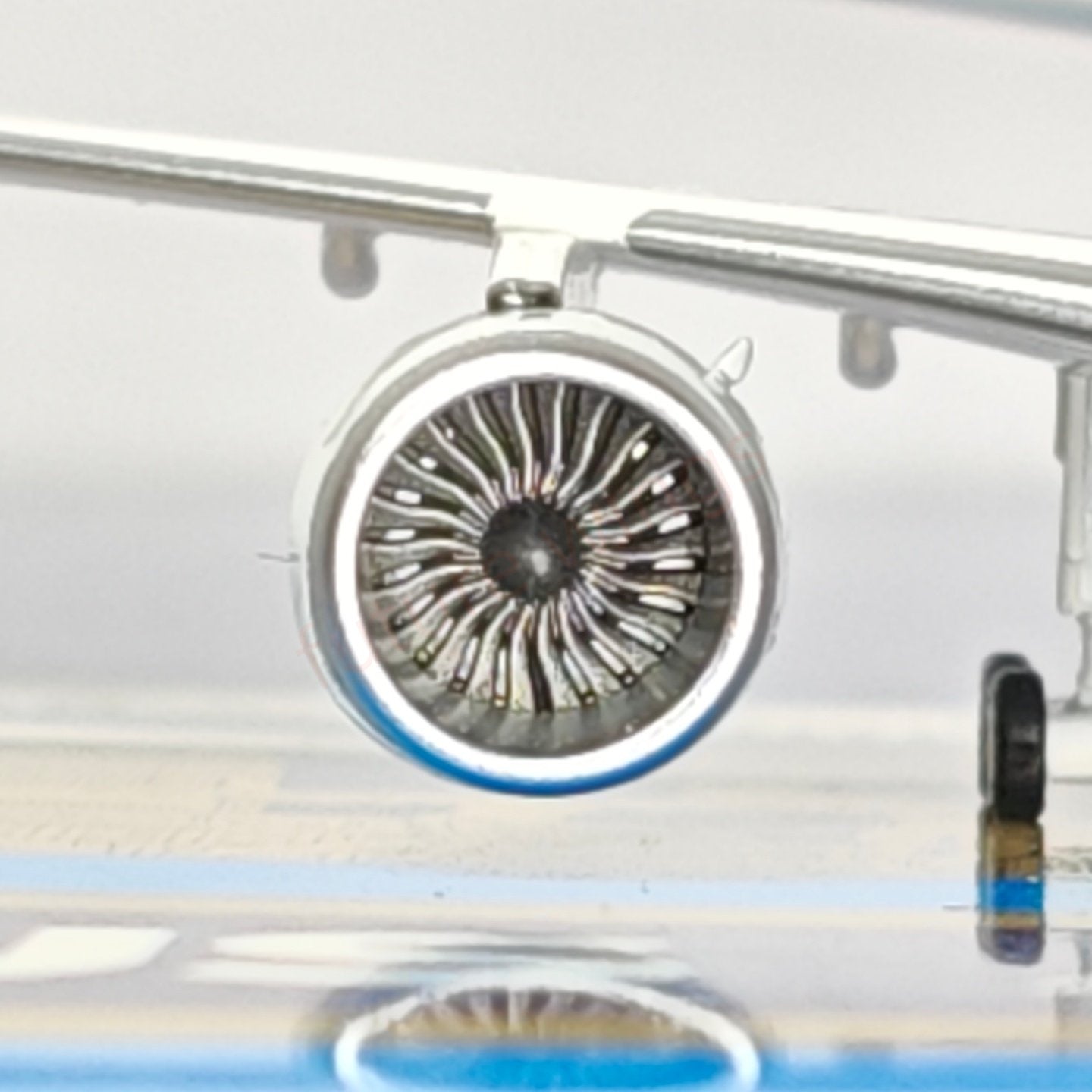 1:400 C Model China Southern Airlines A350-900 B-324R Aircraft Model+Free Tractor