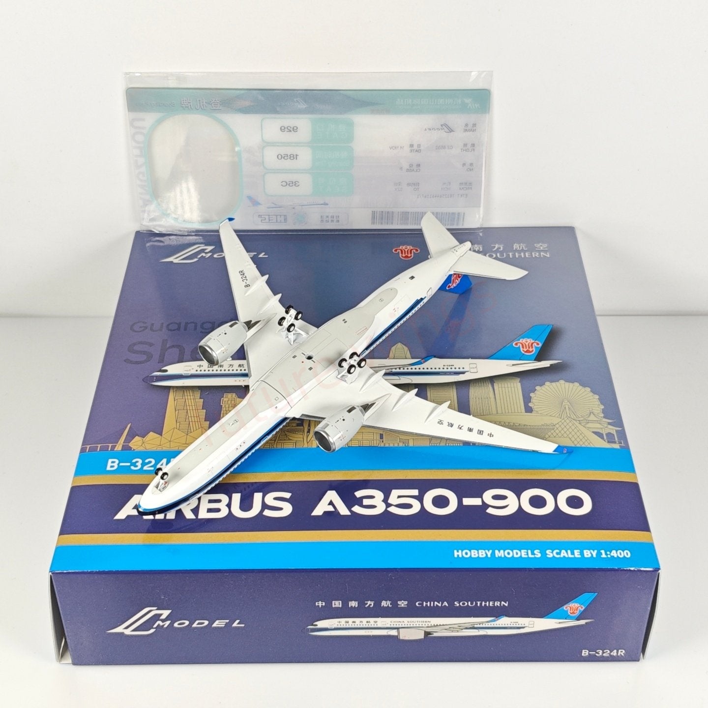 1:400 C Model China Southern Airlines A350-900 B-324R Aircraft Model+Free Tractor