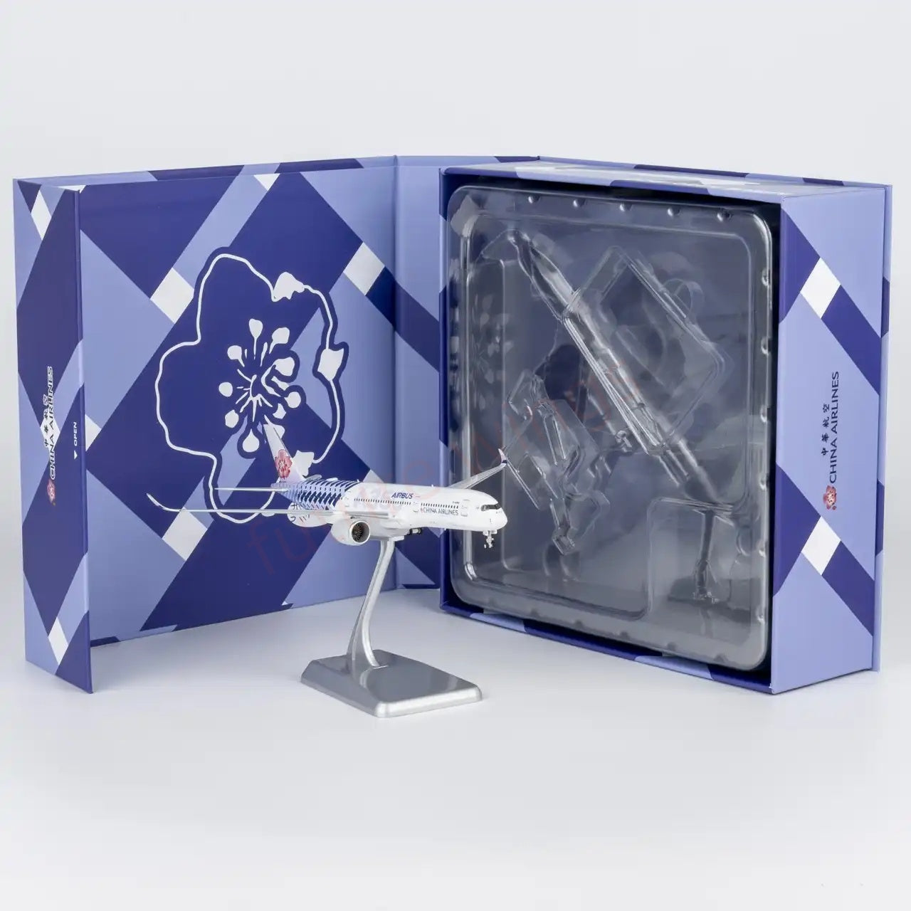 1:400 NG Models NG39101 China Airlines A350-900 B-18918 "Luxury Package"Aircraft Model+Free Tractor