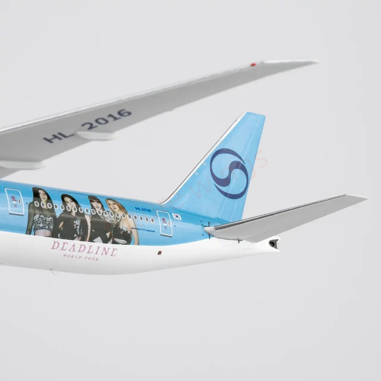 1:400 NG Models NG73086 Korean Air B777-300ER HL2016 "BlackPink" "Luxury Package" Aircraft Model+Free Tractor