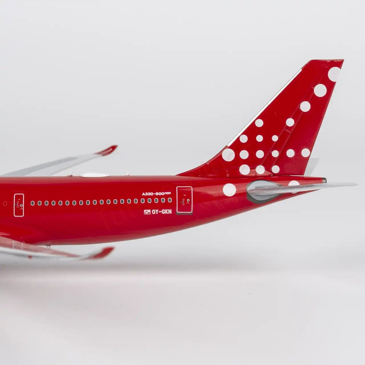 1:400 NG Models NG67004 Air Greenland A330-800neo OY-GKN Aircraft Model+Free Tractor