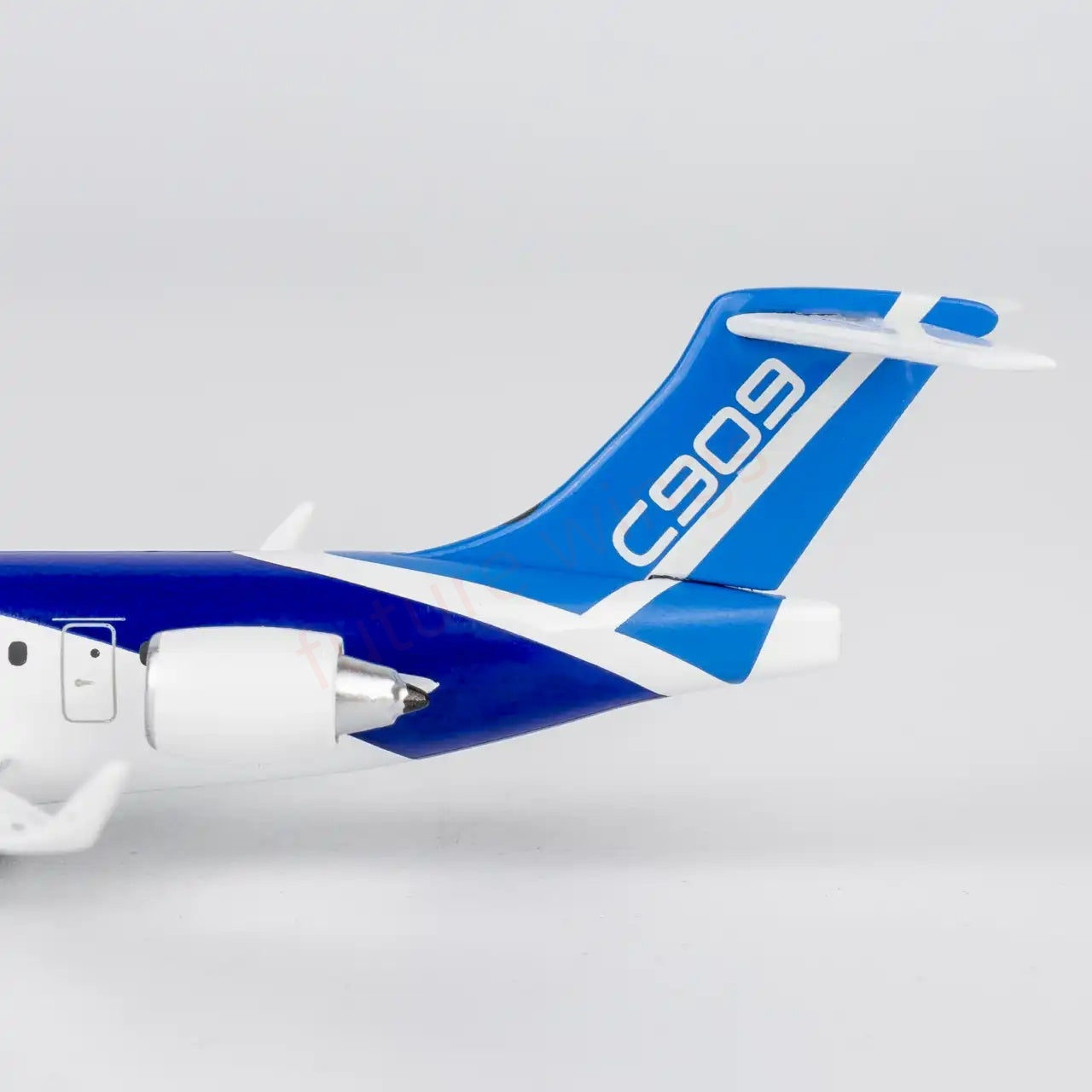 1:400 NG Models NG87122 COMAC C909 Aircraft Model+Free Tractor