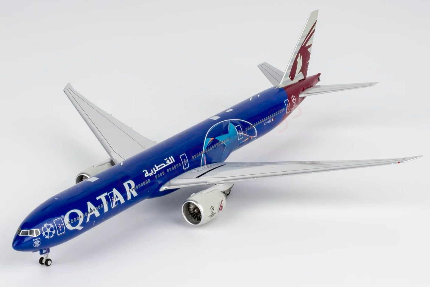 1:400 NG Models NG73084 Qatar Airways B777-300ER A7-BED Aircraft Model+Free Tractor