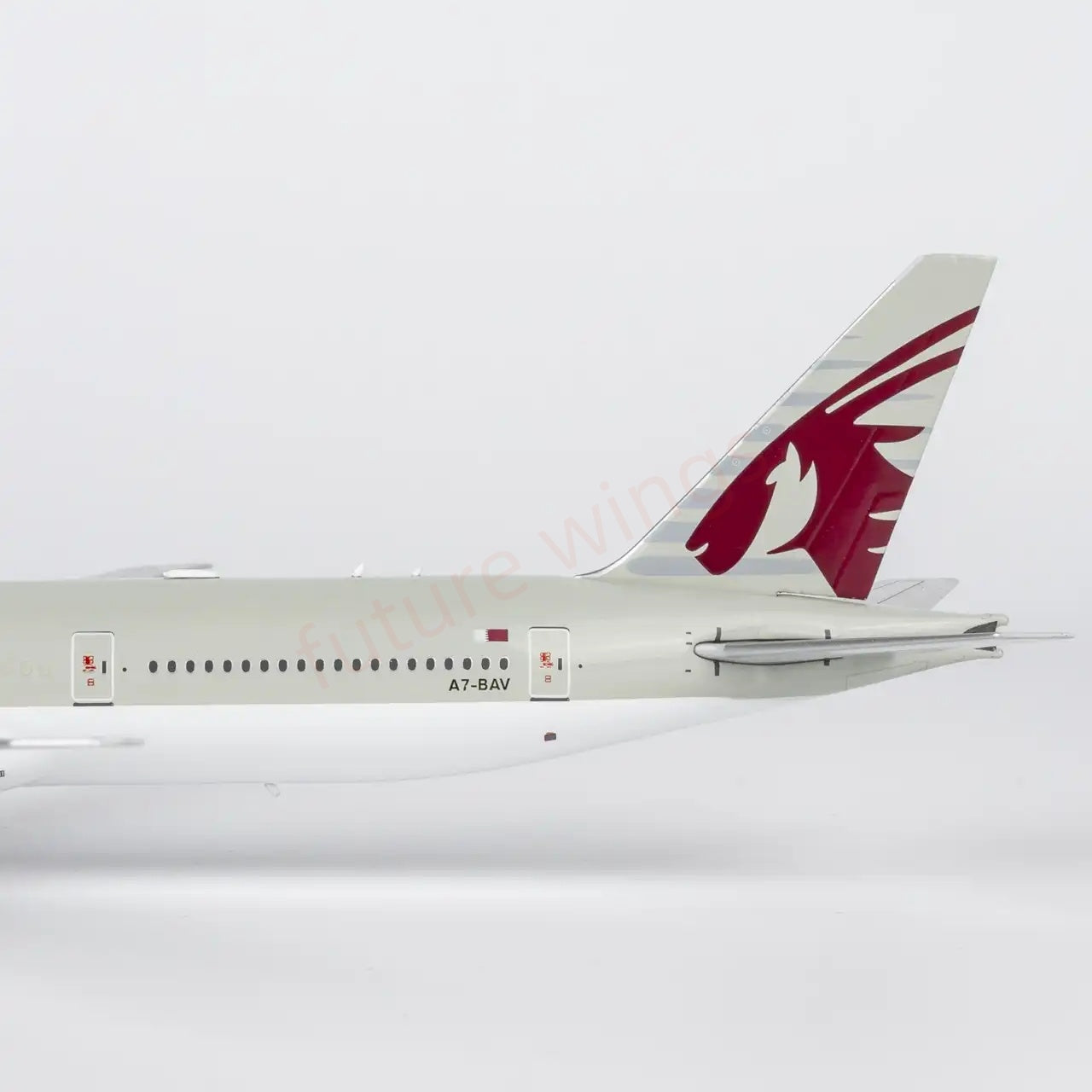 1:400 NG Models NG73083 Qatar Airways B777-300ER A7-BAV Aircraft Model+Free Tractor