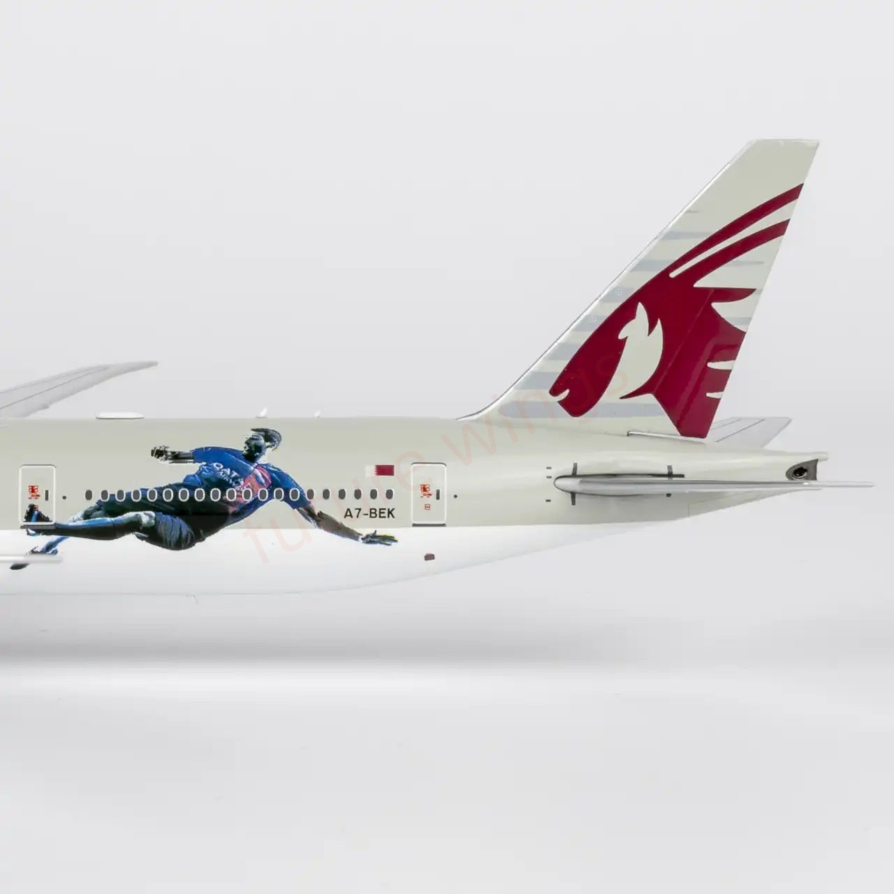 1:400 NG Models NG73085 Qatar Airways B777-300ER A7-BEK Aircraft Model+Free Tractor