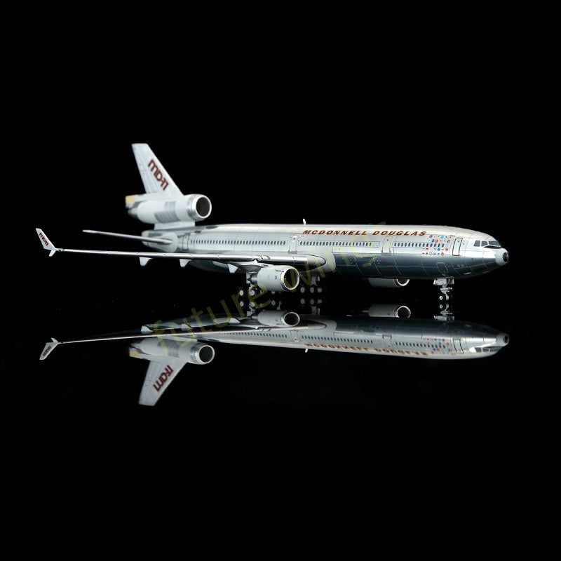 1:400 YY Wings McDonnell Douglas MD-11 N111MD Aircraft Model+Free Tractor