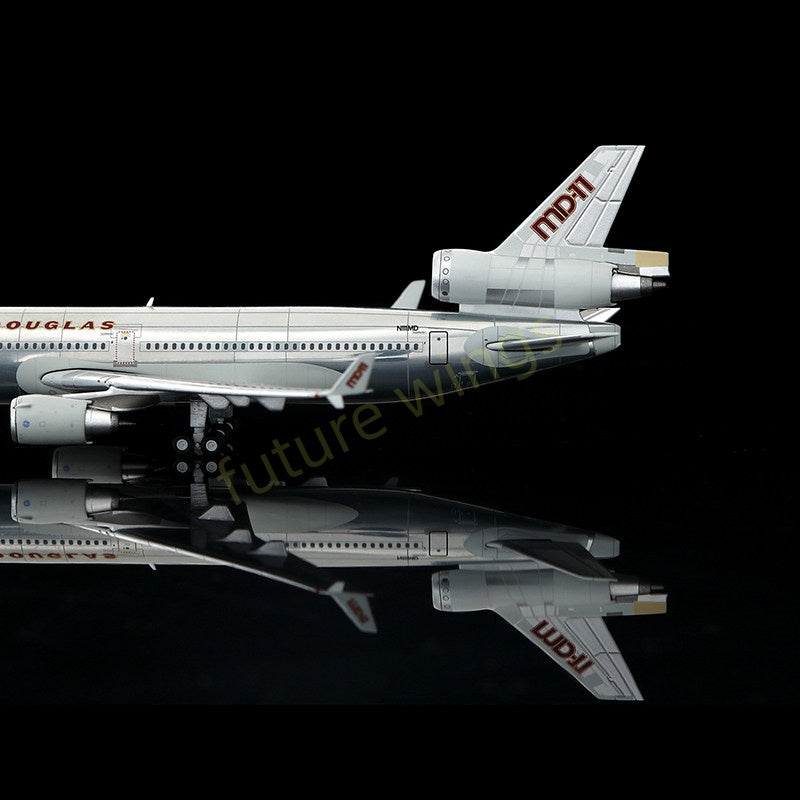 1:400 YY Wings McDonnell Douglas MD-11 N111MD Aircraft Model+Free Tractor