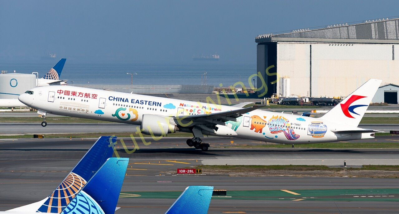 1:200 KJ Models(InFlight200) China Eastern Airlines B777-300ER B-7882 Diecast Aircraft Model