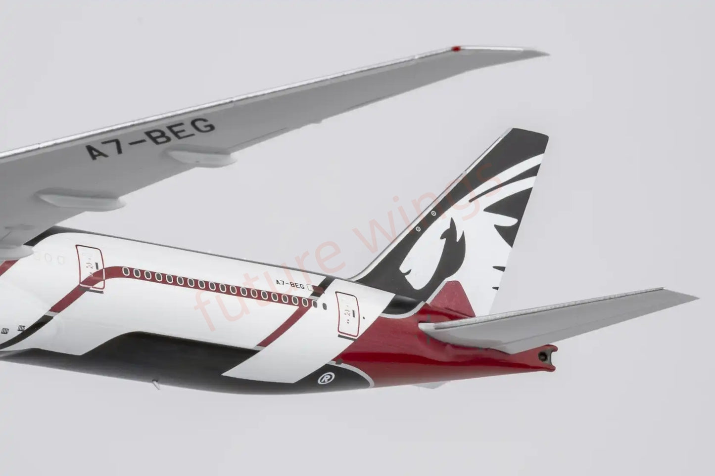 1:400 NG Models NG73095 Qatar Airways B777-300ER A7-BEG"Luxury Package" Aircraft Model+Free Tractor