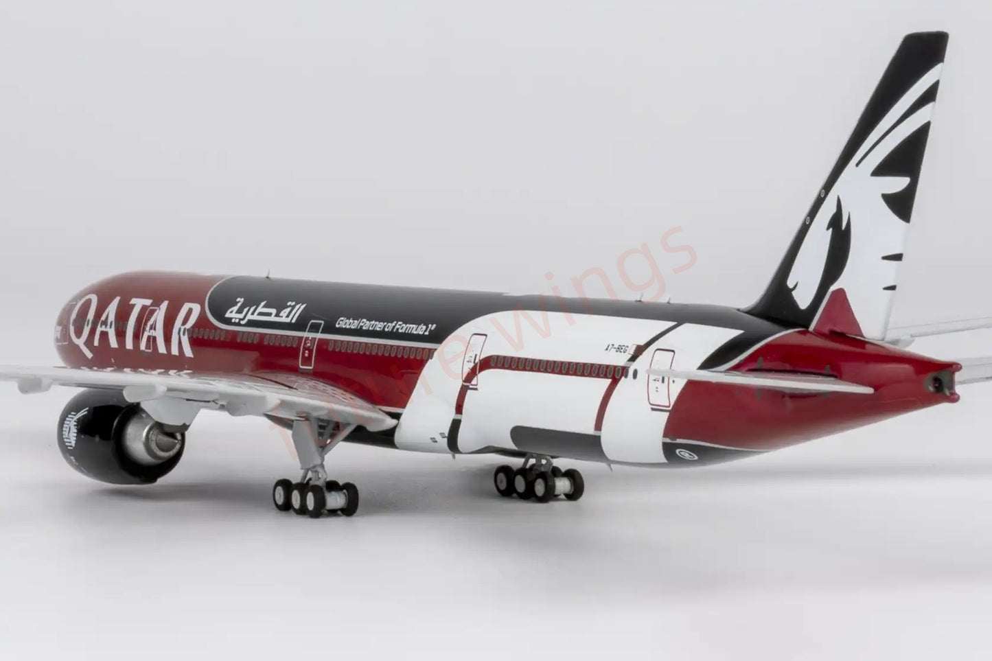 1:400 NG Models NG73096 Qatar Airways B777-300ER A7-BEG Aircraft Model+Free Tractor