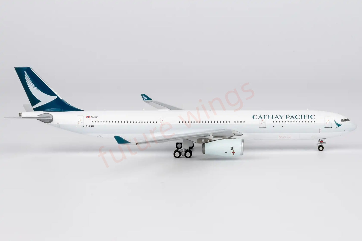 1:400 NG Models NG62082 Cathay Pacific A330-300 B-LAN Aircraft Model+Free Tractor