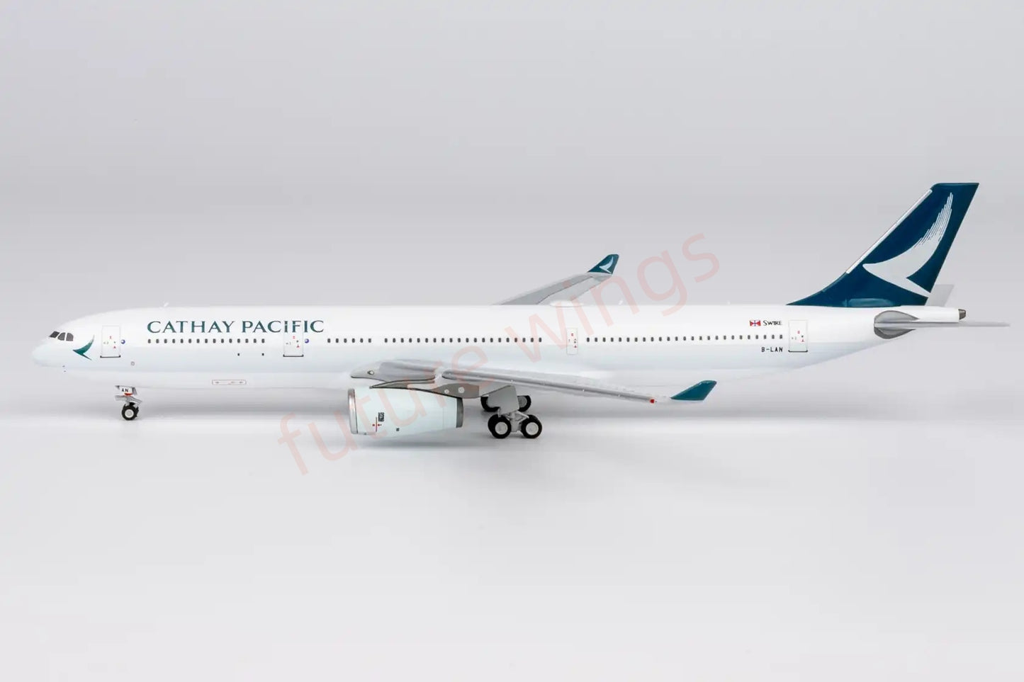 1:400 NG Models NG62082 Cathay Pacific A330-300 B-LAN Aircraft Model+Free Tractor