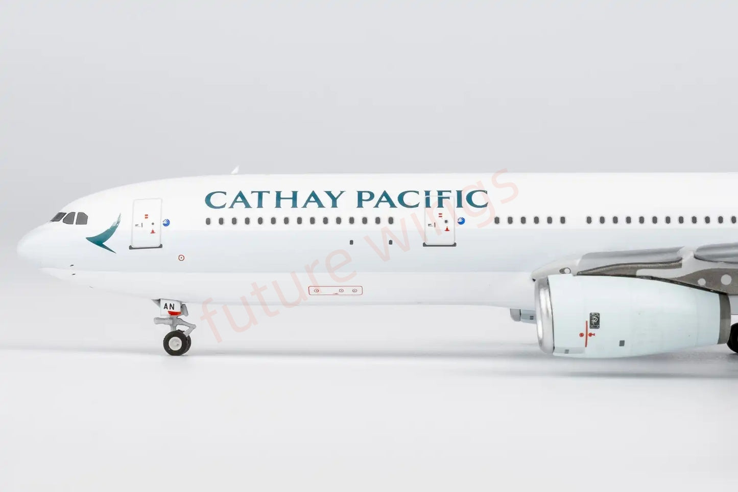 1:400 NG Models NG62082 Cathay Pacific A330-300 B-LAN Aircraft Model+Free Tractor