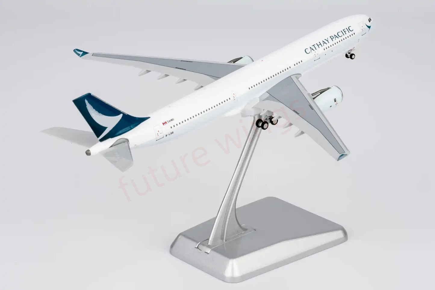 1:400 NG Models NG62084 Cathay Pacific A330-300 B-LBB "Luxury Package"Aircraft Model+Free Tractor
