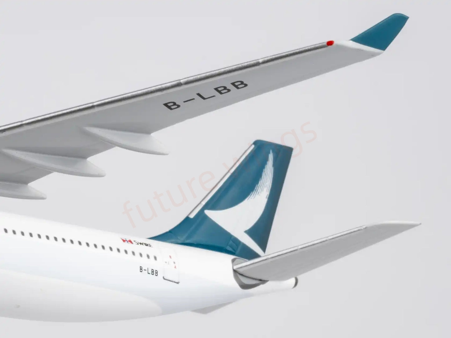 1:400 NG Models NG62084 Cathay Pacific A330-300 B-LBB "Luxury Package"Aircraft Model+Free Tractor