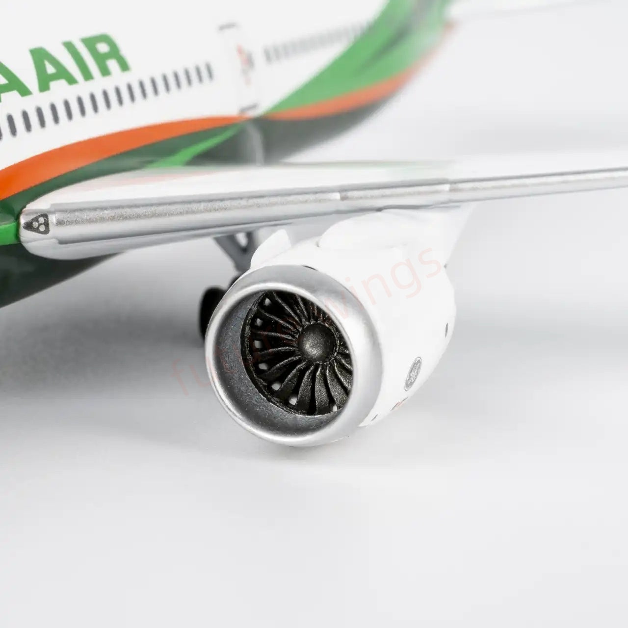 1:400 NG Models NG55145 EVA Air B787-9 B-17885 Aircraft Model+Free Tractor