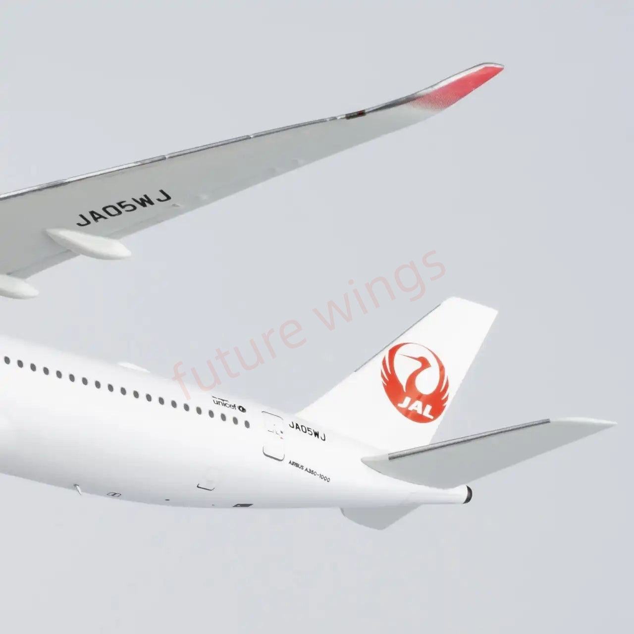 1:400 NG Models NG57017 Japan Airlines JAL A350-1000 JA05WJ Aircraft Model+Free Tractor