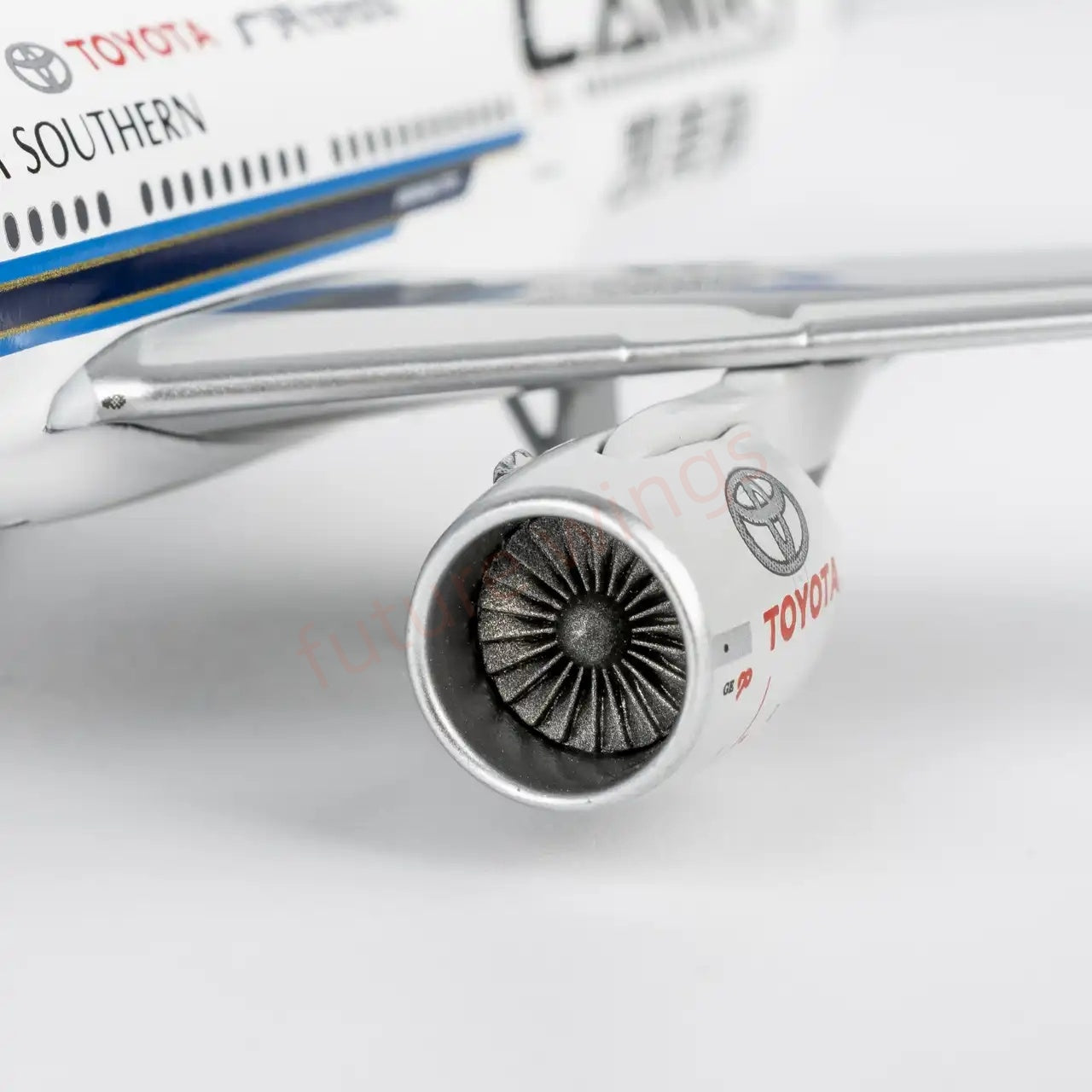 1:400 NG Models NG72067 China Southern Airlines B777-200 B-2051"TOYOTA CAMRY"Aircraft Model+Free Tractor