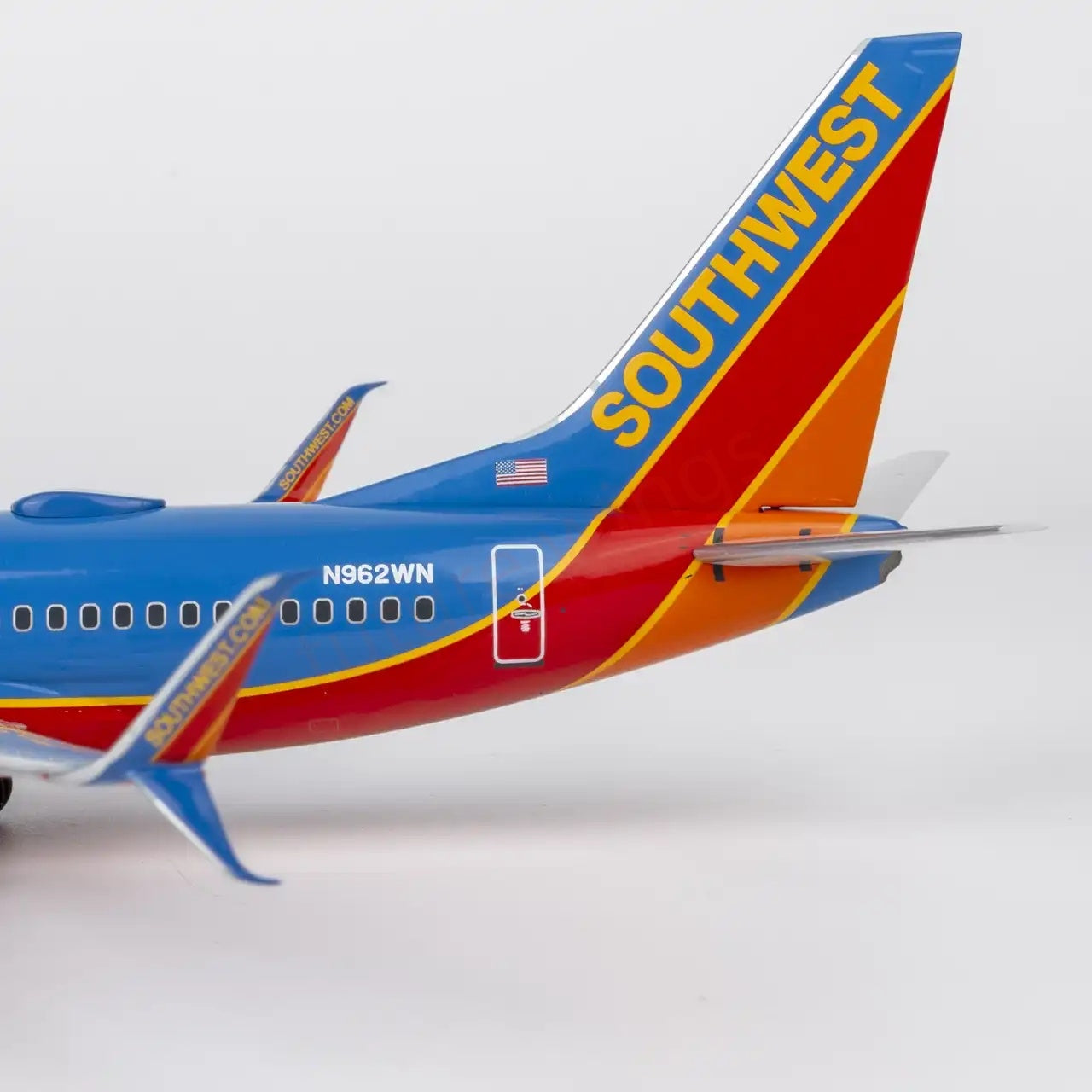 1:200 NG Models NG05037 SouthWest Airlines B737-700 N962WN Diecast Aircraft Model